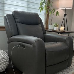 Power Recliner – Like New – Must Go ASAP