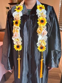Floral graduation lei