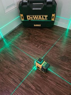DEWALT GREEN BEAM LEVEL LASER (KIT)