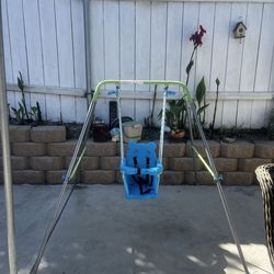 Baby swing! Used only twice