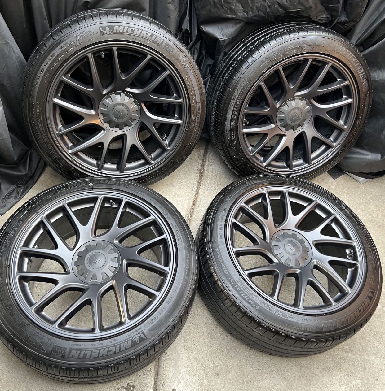 Wheels 2024 Tesla Model 3 Highland Photon OEM Original 18" Rims with Michelin Tires! Bluetooth TPMS! Nice Set! Ready To Use! CASH ONLY.