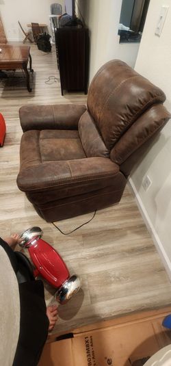 2 Brown Recliners $70 a piece or 2 for $120 remote controlled recliner and massage chair
