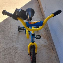 Dynacraft Hot Wheels Boys 12" BMX Bike 