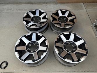 2023 toyota 4 runner wheels 17” no caps like new fits any 4 runner or tacoma tundra asking $280 for all 4