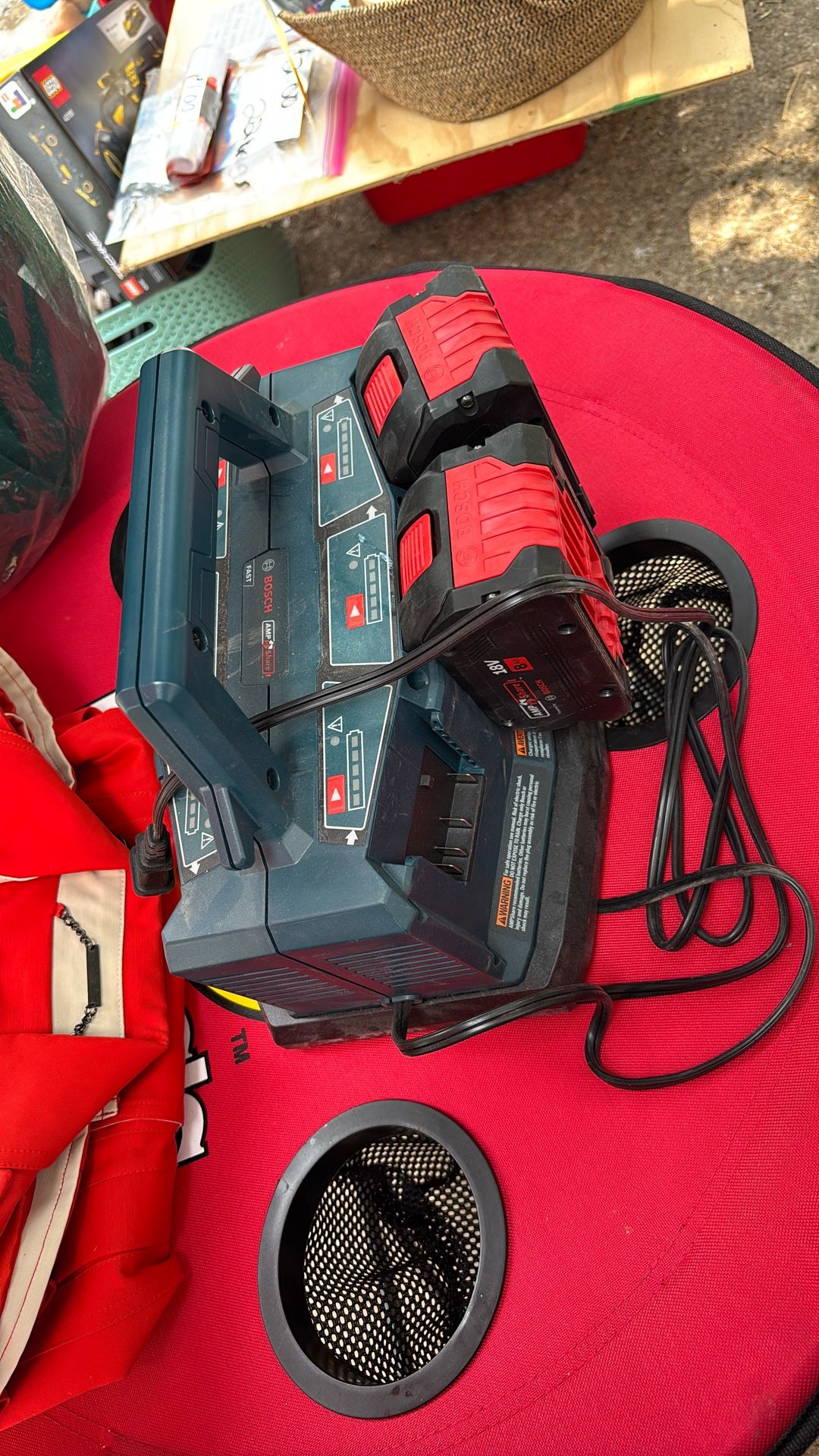 Bosch 6bay Charger + 2 Bosch 18 V Batteries