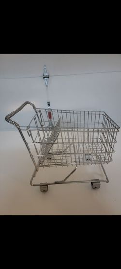 Small grociary baskit for kids  less than one feet