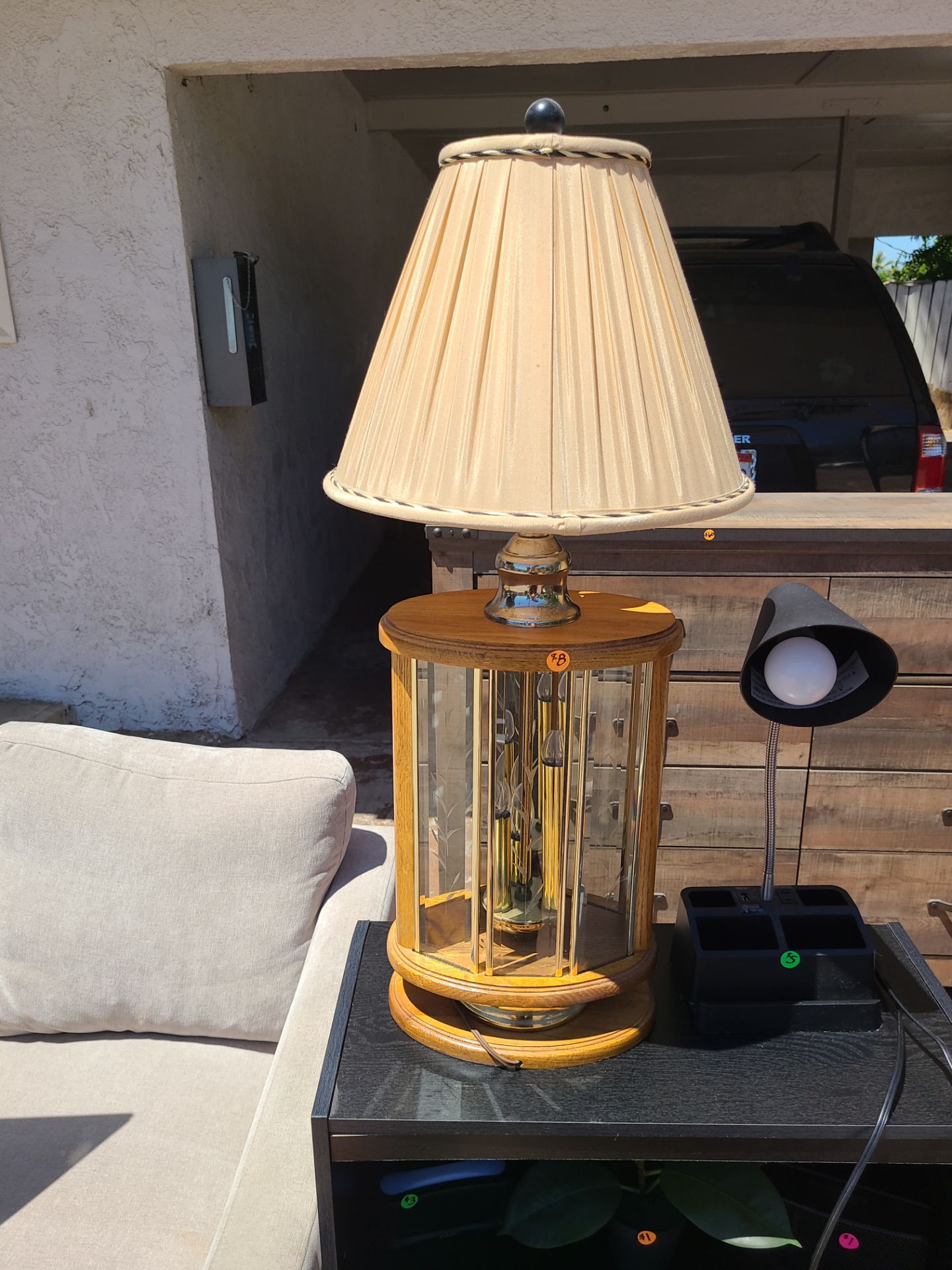 Table lamp - Must PickUp