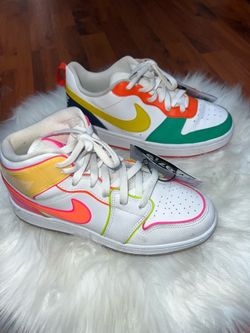 NIKE