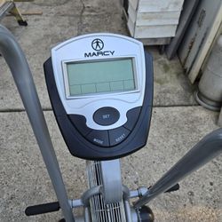 Tengo una bicicleta par hacer ejercicio. no funciona donde marca lo que haces