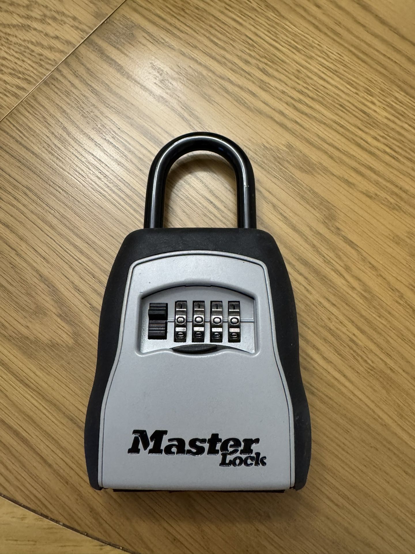Master Lock Key Box 5400D, Key Safe w/ Combination Lock 5 Keys Capacity
