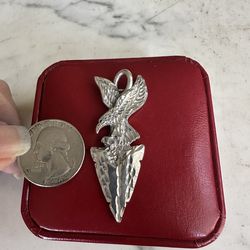 Vintage 925 Sterling silver eagle w/ arrowhead pendant , diamond cuts for extra shine , marked SS, large bale . Text sterling silver , great piece