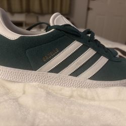 WOMENS ADIDAS  (Gazelle) SHOES