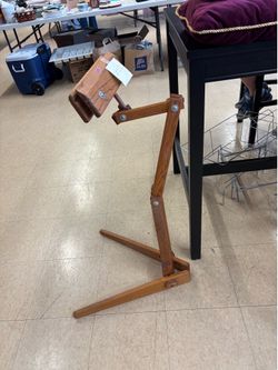 Embroidery/cross stitch floor stand