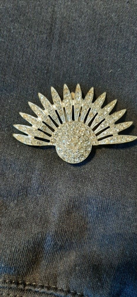 Vintage Coro fan shaped scarf/fur clip brooch