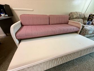 Dusty Rose Pink Vintage Wicker Daybed with a Pull-out Trundle Bed