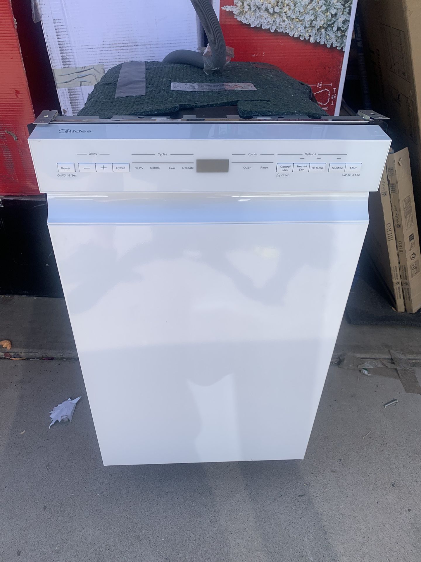 Midea 18-in Front Control Built-in Dishwasher