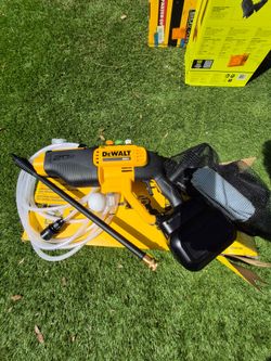 DEWALT 20V MAX 550 PSI 1.0 GPM Cold Water Pressure Washer Cleaner (Tool Only)