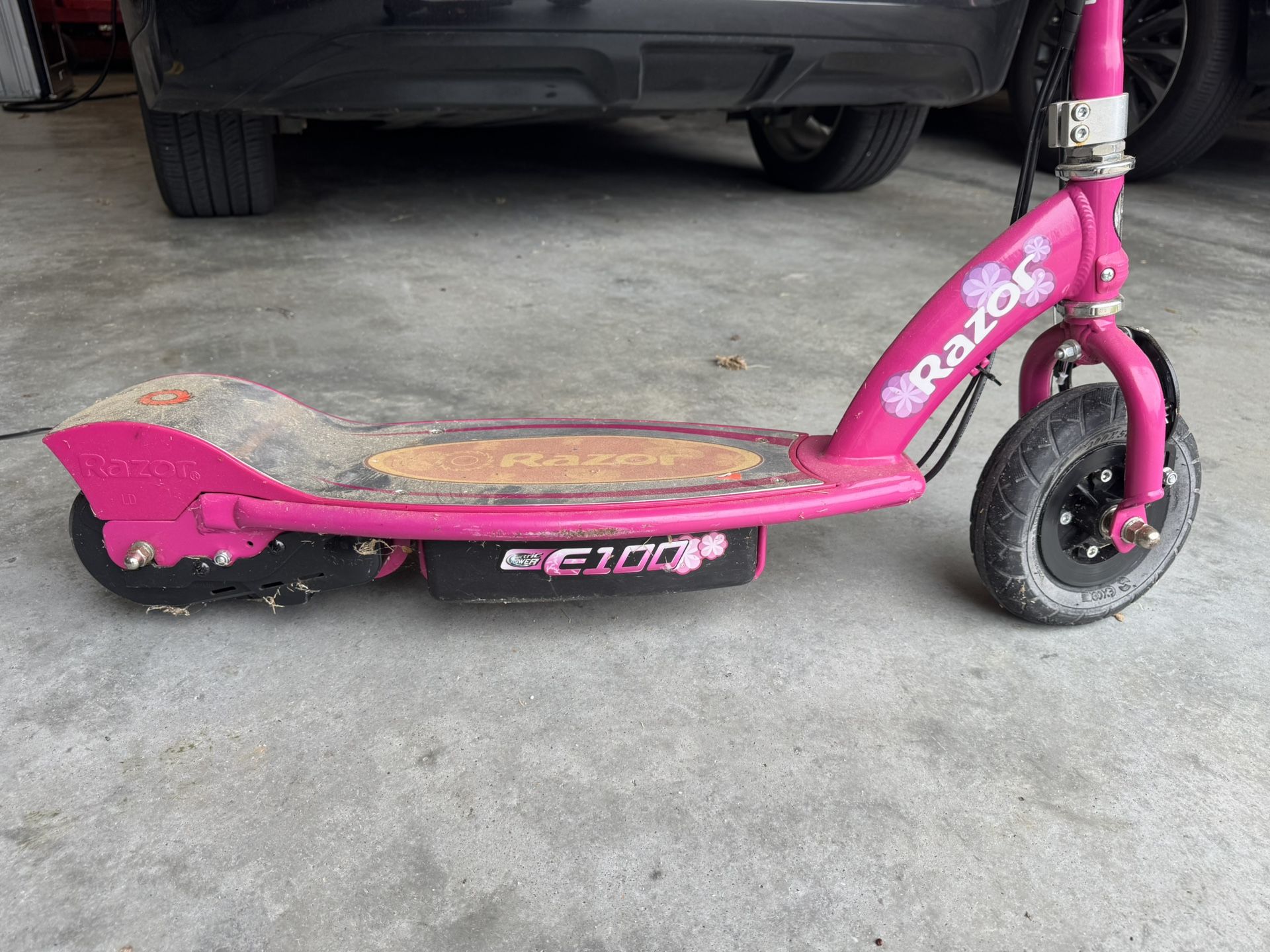 Razor e100 Scooter w/ Charger (Pink)