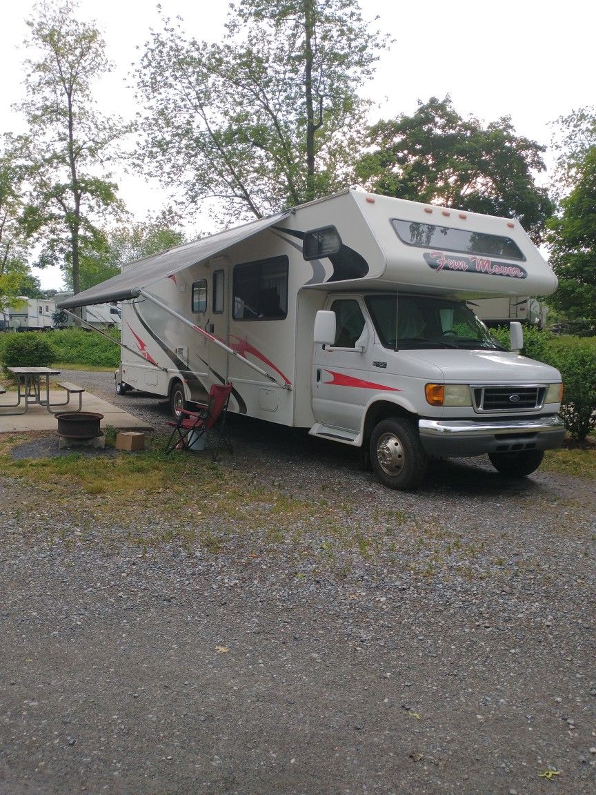 2006 Four Winds C-class Toyhauler