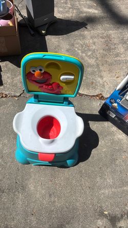 Elmo toilet with glaring sounds