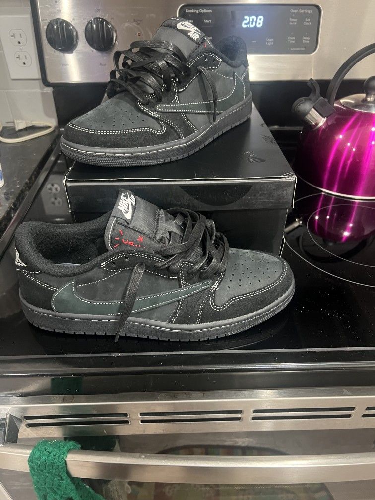 Jordan 1 Travis Scott Phantom