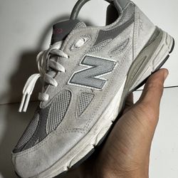 New Balance 990 v3 “Gray White” Boy’s Size 4.5