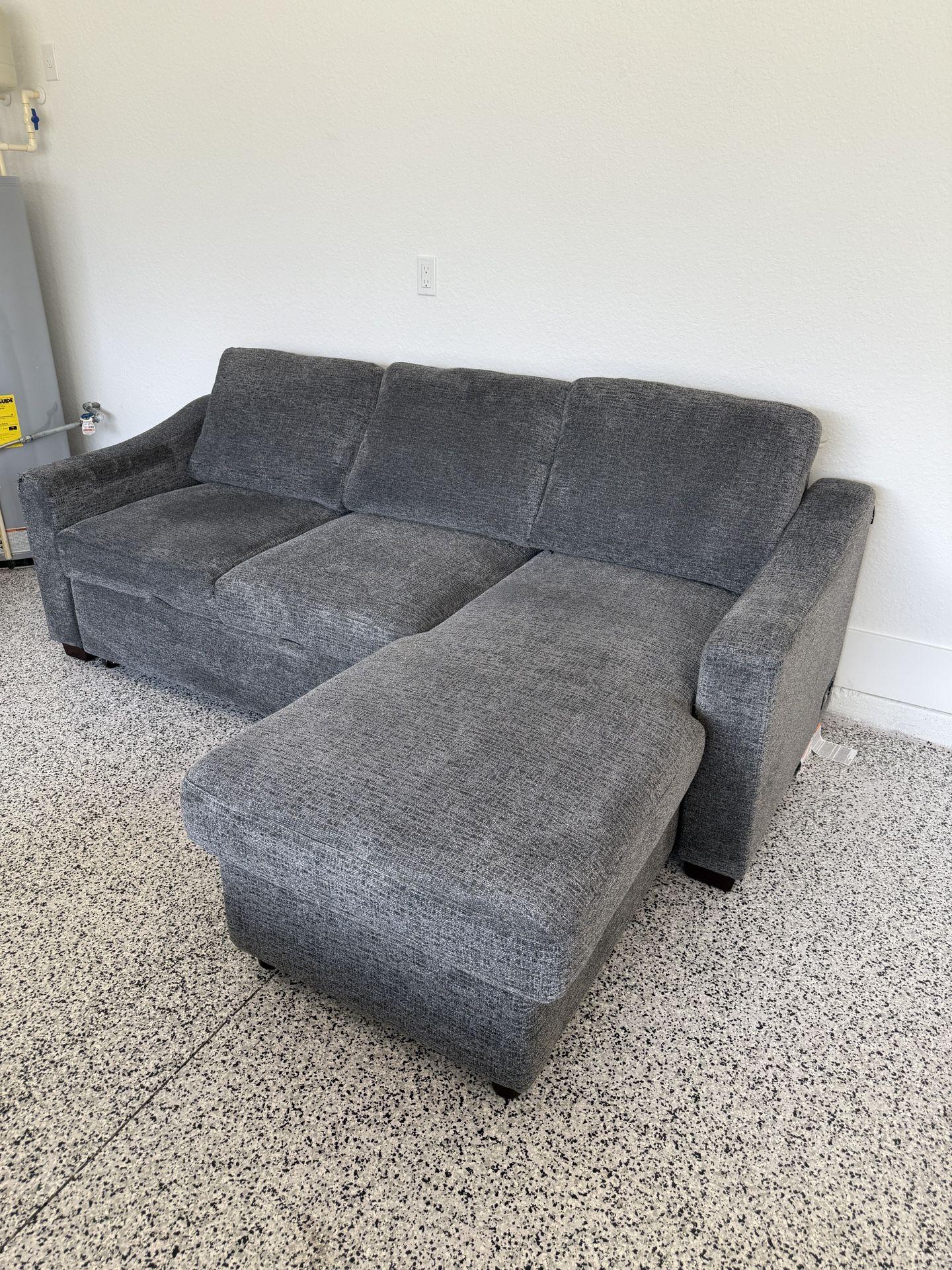  Fabric Sleeper Sofa with Chaise — Gray- Excellent Condition. (Retail $1200 at Сostco)