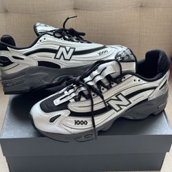 New Balance Gender Inclusive 1000 Sneaker in Silver Metallic/Green. Size 10.5