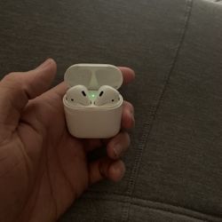 2nd Gen Airpods 