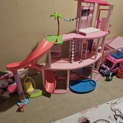 Barbie Dream House And Tobbi