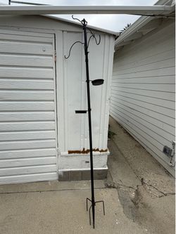 Bird feeder station pole