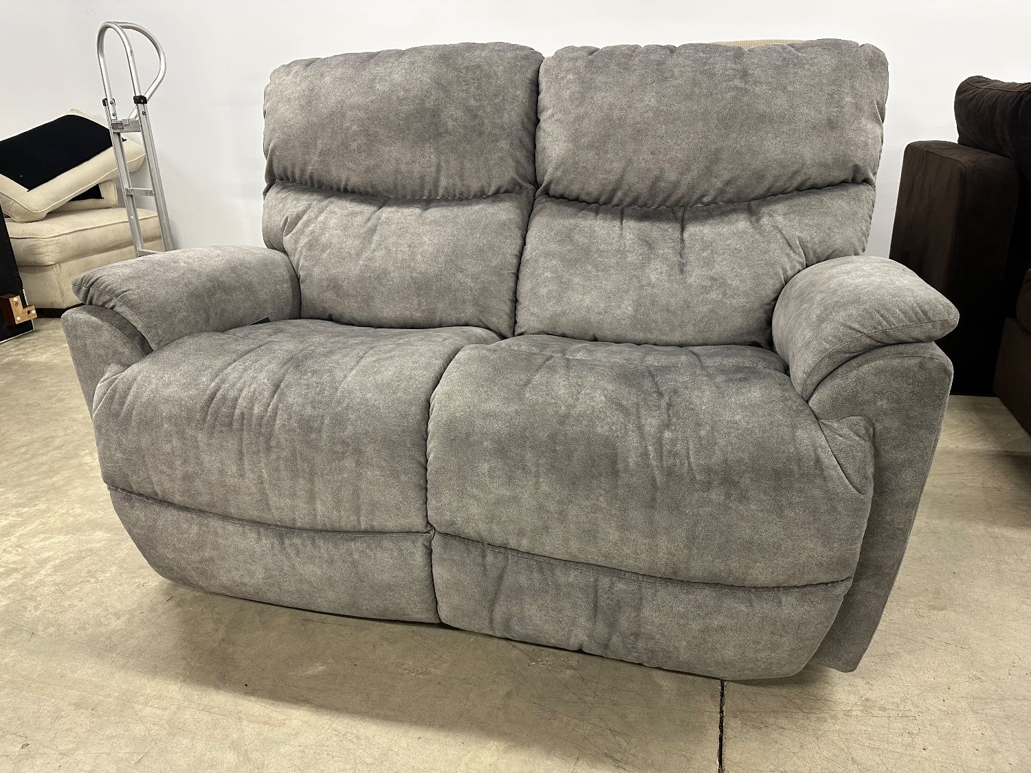 NEW La-Z-Boy Power Reclining Loveseat - Delivery and Financing Available!
