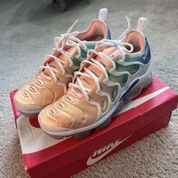 Women’s Nike air vapor max plus, white rainbow  Size 10.5  Used like new