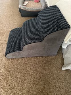 Pet stairs- like new