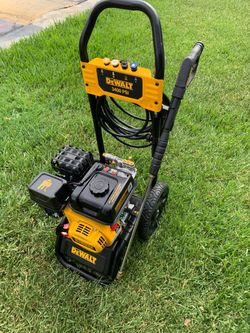 DEWALT PRESSURE WASHER 3400 Psi POWERED BY HONDA