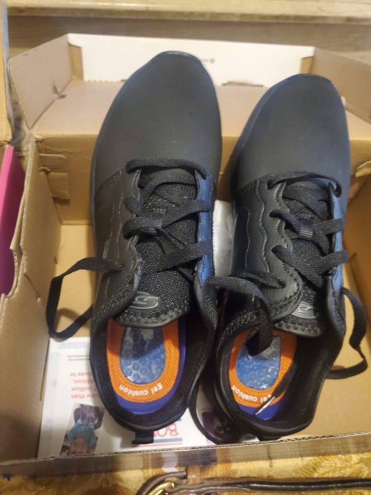 Shoe  Size 8 Women Brand New Nice Gell In Sole