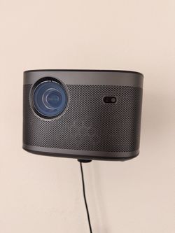 XGIMI Horizon Pro 4K Smart Projector - Harman/Kardon Sound (2200 ANSI / 1500 ISO Lumens)