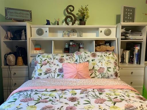 MUST SELL: 8 Piece Full Bedroom Set