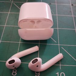 Apple airpods.