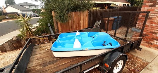 4 Person paddle boat