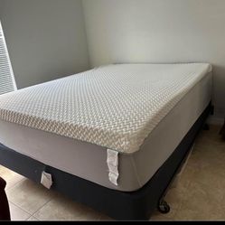 Like New Queen Serta & Box Springs/ Frame & Memory Foam Topper 