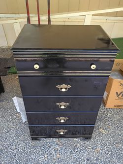 DRESSER