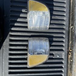 Driver And Passenger  Turn Signal Light from 1996 Dodge Ram 1(contact info removed)9777