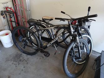29"Schwinn mountain bike and 26" Huffy beach cruiser