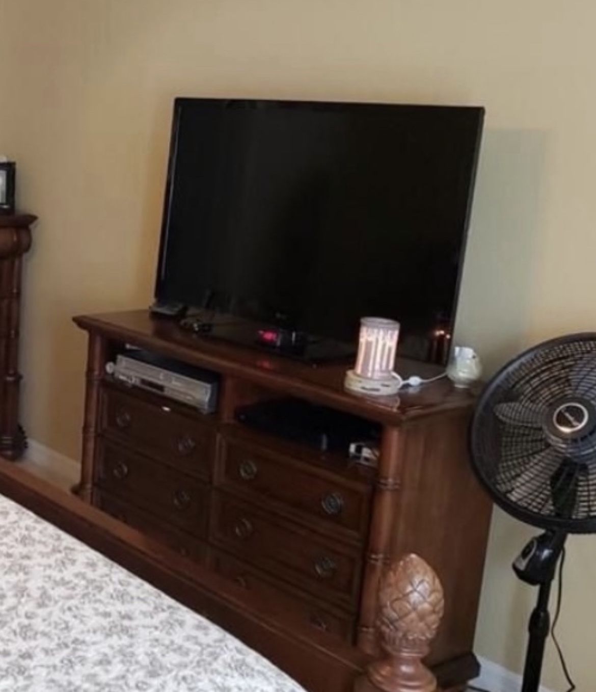 King Solid Wood Bedroom Set