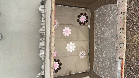 Girls play pen