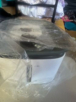 Pet water fountain