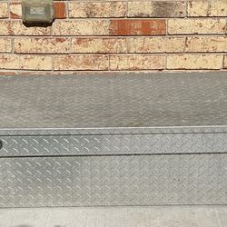 Daws Manufacturing Co. Diamond Tread Aluminum Truck Tool Box