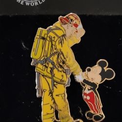 Rare Disney Mickey Looking Up Pin