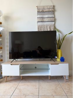 Mejor que solo "TV Stand"